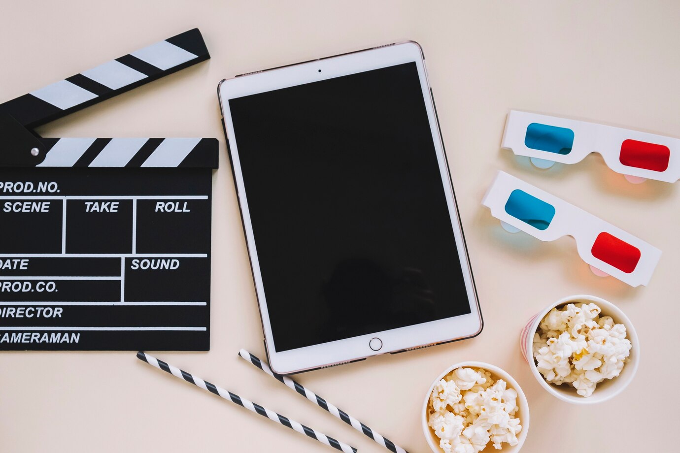 tablet-some-movie-elements_23-2147775701.jpg